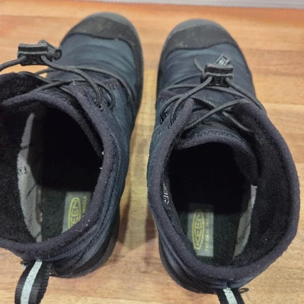 KEEN Howser II Waterproof Chukka Boots Kids Size 4 Black Winter Snow Shoes